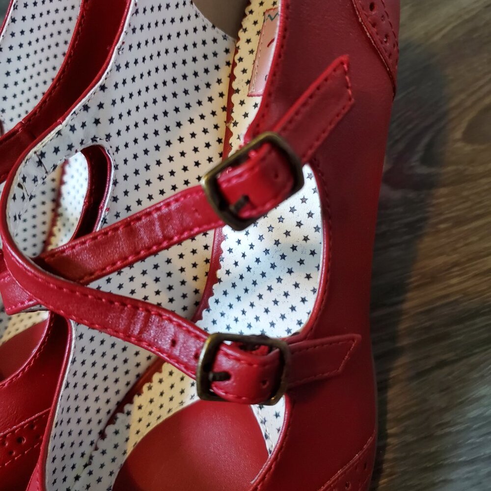 Valentine's Day Red Cross-Strap Heels (FLAPPER-35) from Pinup Couture by Pleaser - Picture 7 of 14
